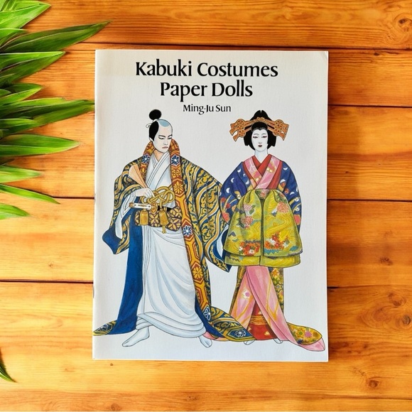 Kabuki Costumes Paper Dolls by Ming-Ju Sun – Dover Publications (1995) - Picture 1 of 9
